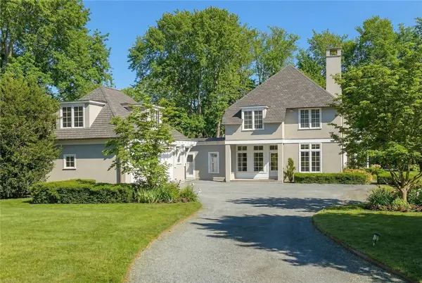 9 Ocean Lawn Lane, Newport, RI 02840