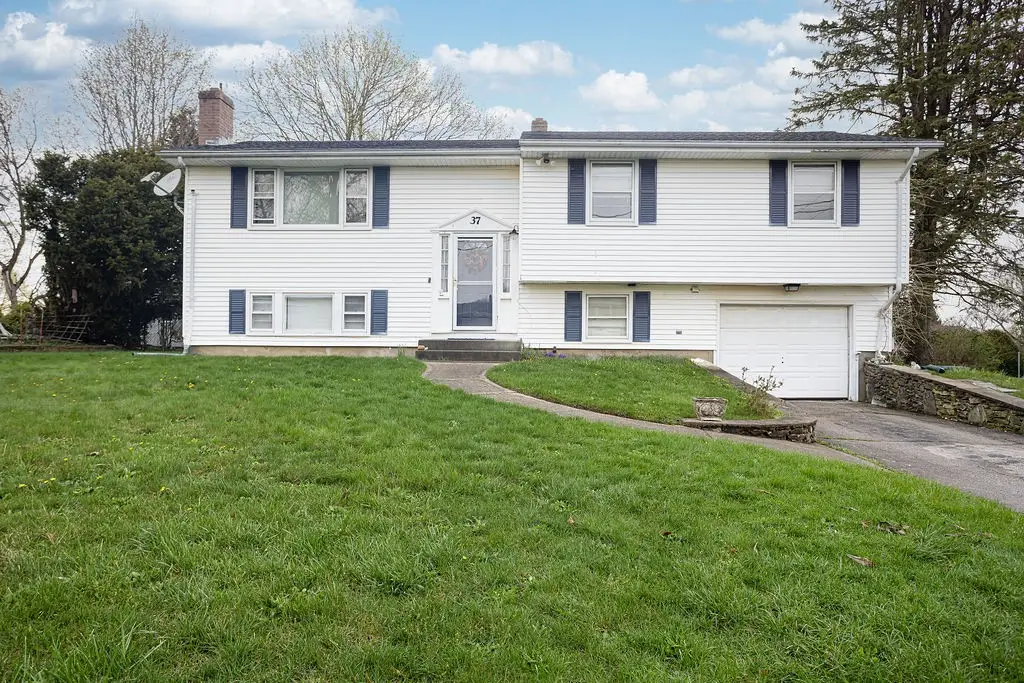 37 Squantum Drive, Middletown, RI 02842 - #1