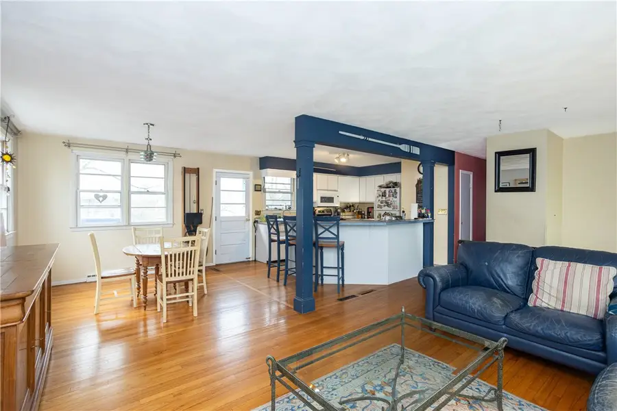 37 Squantum Drive, Middletown, RI 02842 - #3