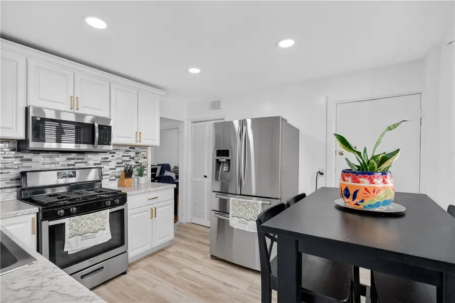 70 Glenwood Avenue, Cranston, RI 02910 - #3