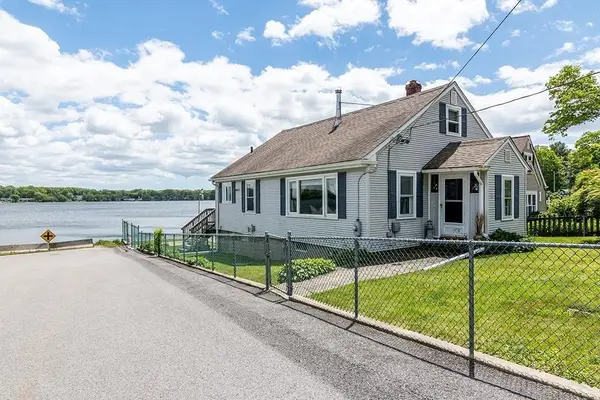 4 Lake Avenue, Tiverton, RI 02878