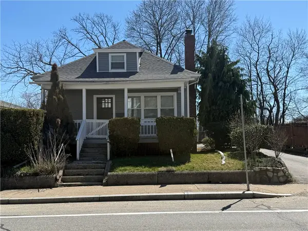 1076 Plainfield Street, Johnston, RI 02919