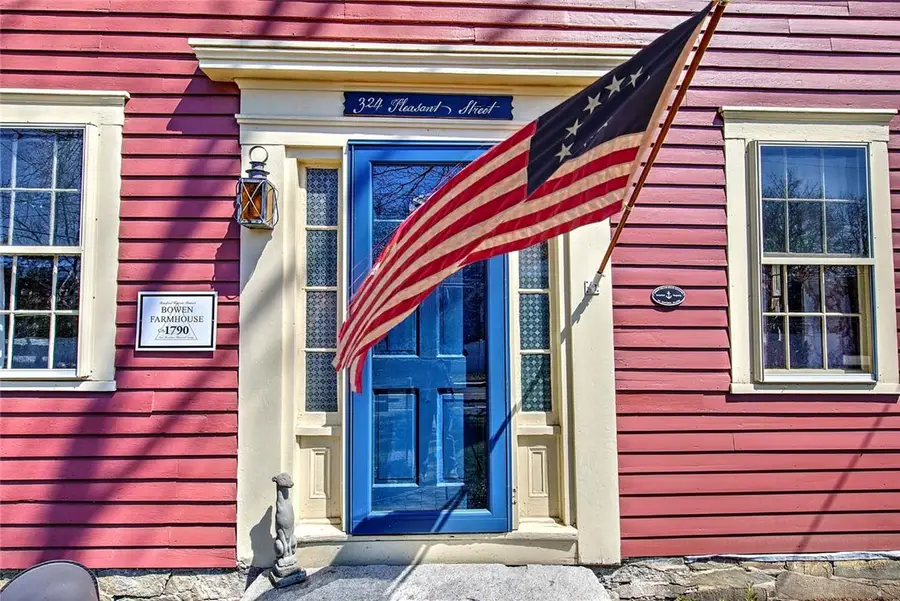 324 Pleasant Street, Rumford, RI 02916 - #3