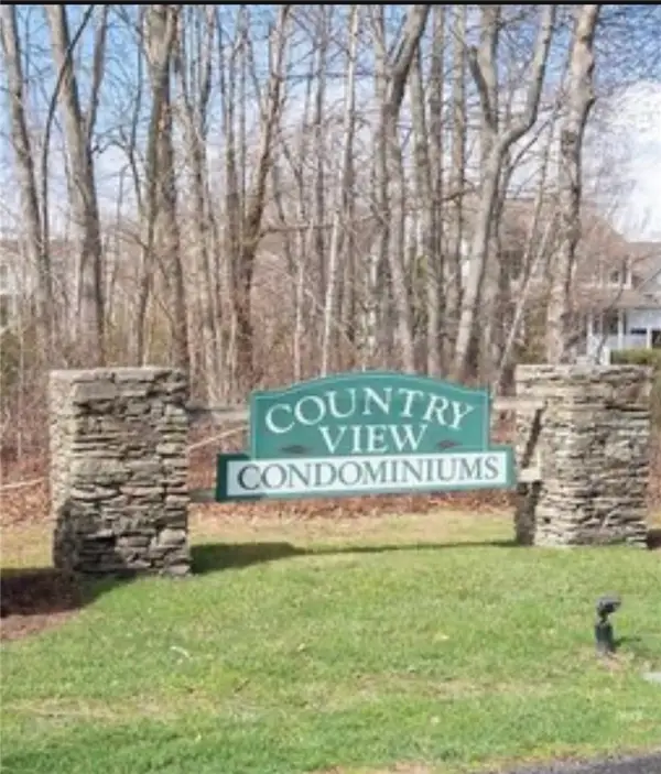 2 Gray Coach Lane #202, Cranston, RI 02921