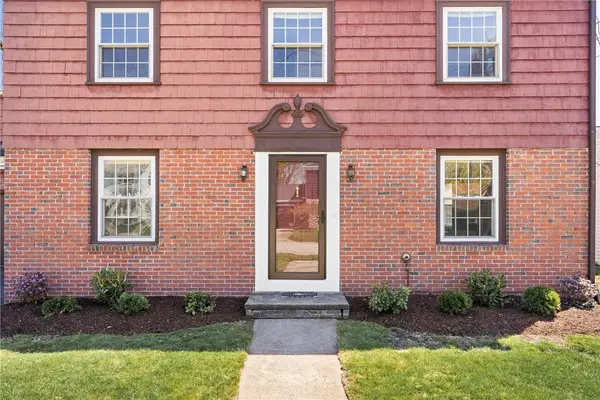 18 Huntington Drive, East Providence, RI 02916