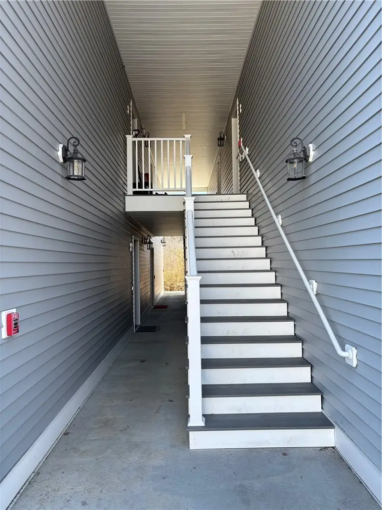 9 Gray Coach Lane #913, Cranston, RI 02921 - #2