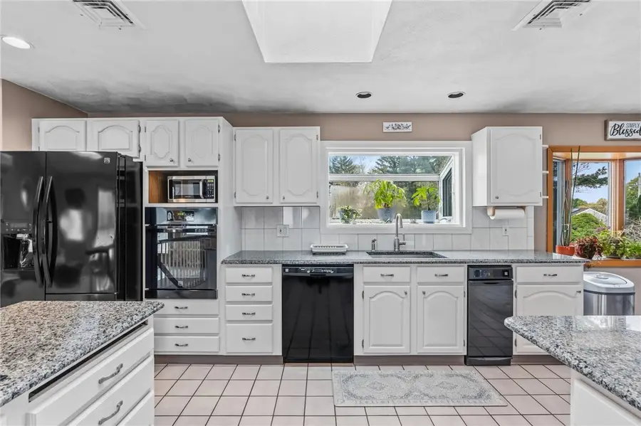 37 Carlson Circle, West Warwick, RI 02893 - #3