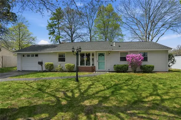 17 Gloucester Street, Warwick, RI 02886