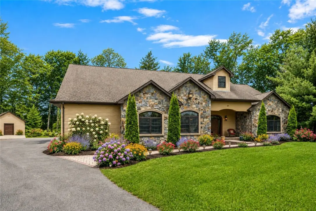 19 Blacksburt Court, Saunderstown, RI 02874 - #1