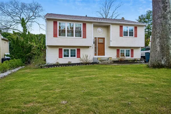 8 Sweet Fern Trail, Narragansett, RI 02874