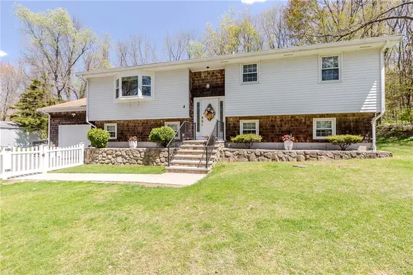 4 Clark Road, Smithfield, RI 02917