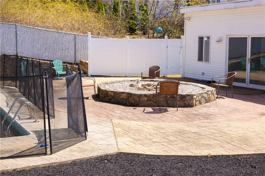 27 Campbell St Street, West Warwick, RI 02893 - #2