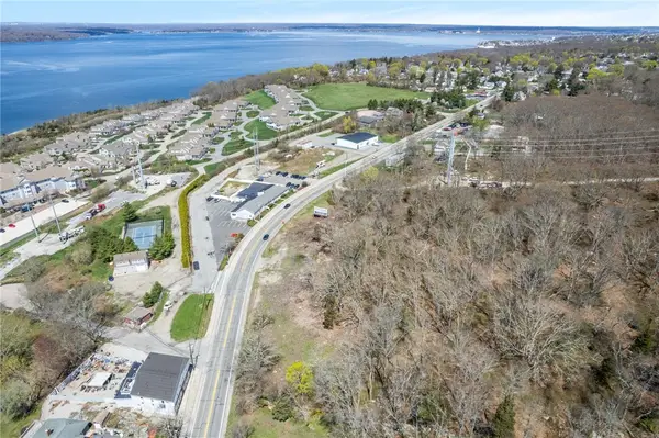 994 Main Road, Tiverton, RI 02878