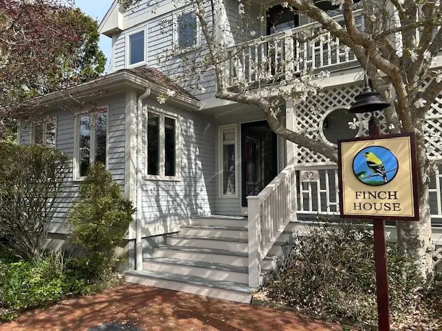 15 Hammersmith Road, Newport, RI 02840 - #1