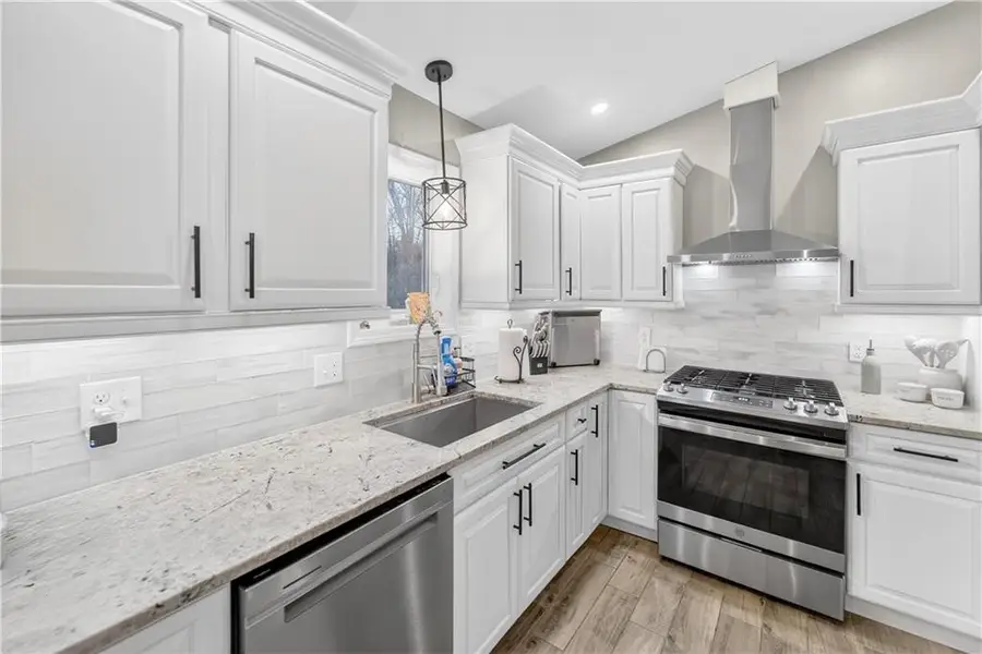 82 Mohawk Trail, Cranston, RI 02921 - #3