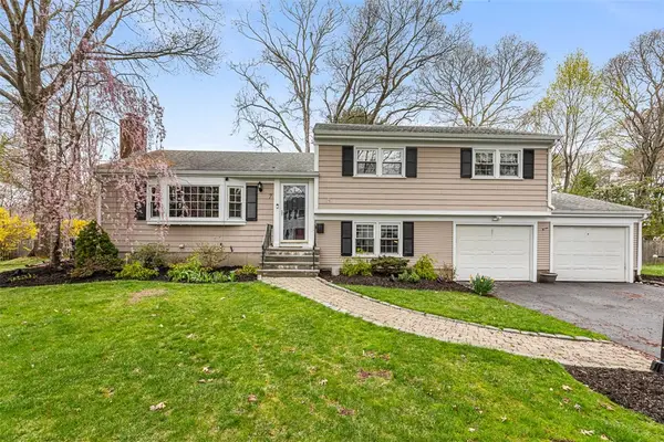 7 Meadowbrook Drive, Barrington, RI 02806
