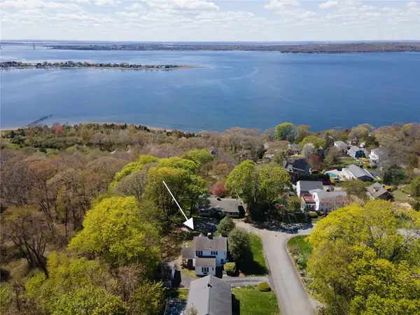 6 Miles Avenue, Tiverton, RI 02878