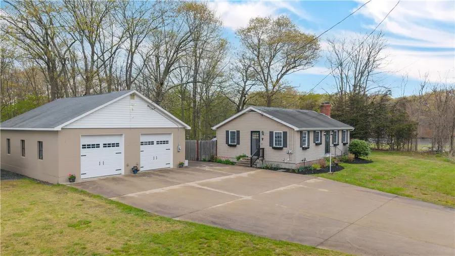 11 Crowell Street, Cumberland, RI 02864 - #2