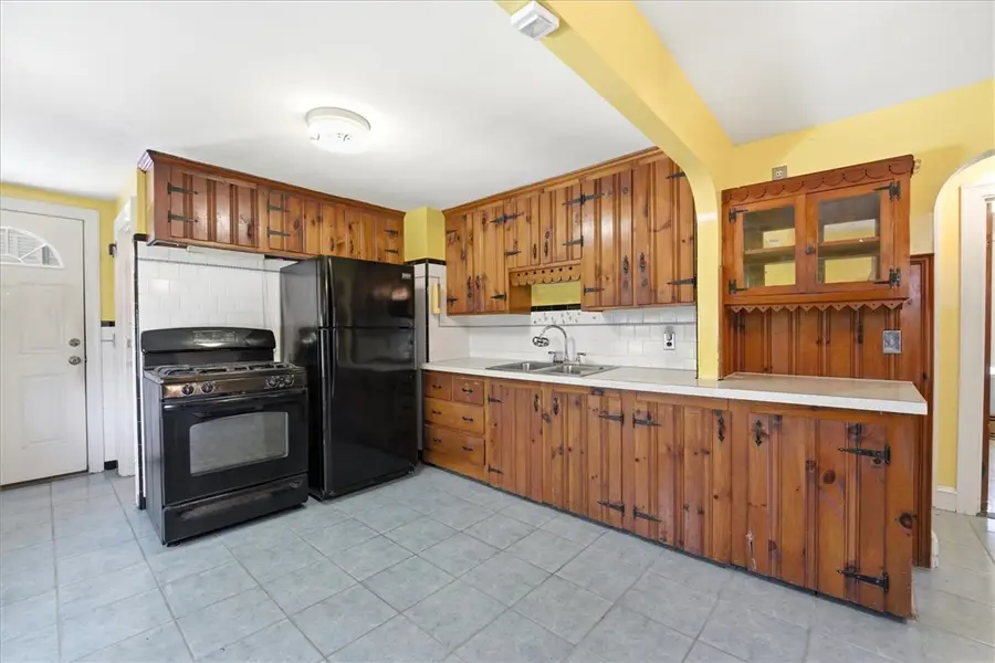 15 Rhodes Avenue, Riverside, RI 02915 - #3
