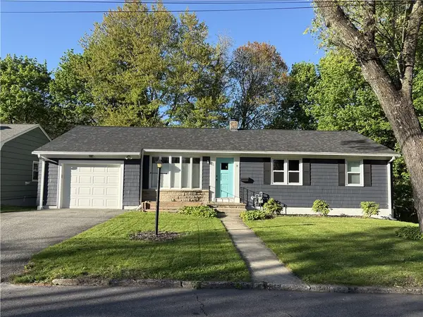 7 Parkway Drive, Warwick, RI 02886