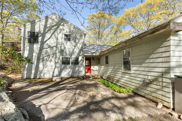 101 Cobble Hill Road, Lincoln, RI 02865