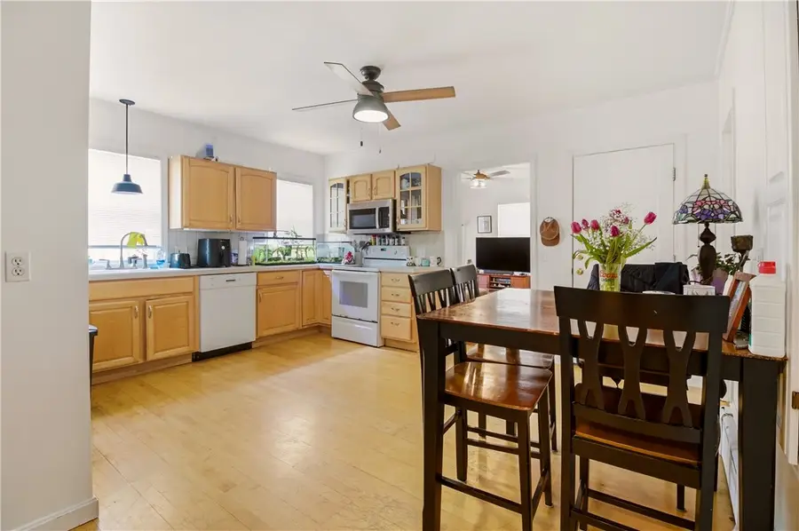 28 Roma Street, Bristol, RI 02809 - #3