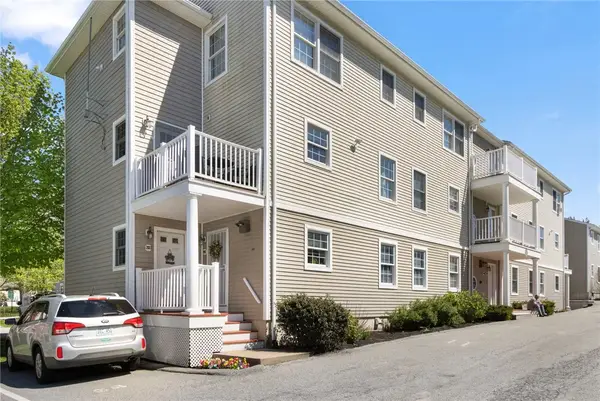 231 Maple Avenue #201, Newport, RI 02840
