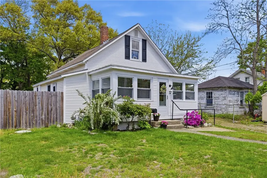 37 Elisha Street, Warwick, RI 02818 - #3