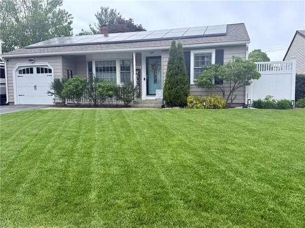 131 Glen Meadows Drive, Pawtucket, RI 02861