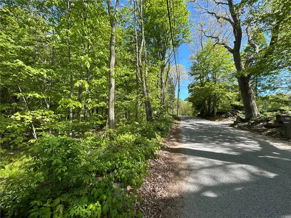 263 Quaker Lane, Scituate, RI 02857