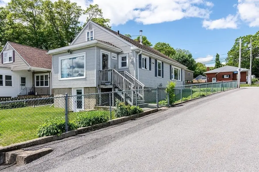 4 Lake Avenue, Tiverton, RI 02878 - #2
