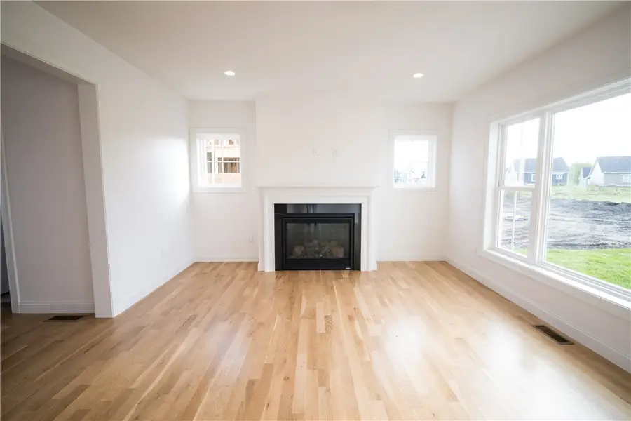 10 Revolution Way, Middletown, RI 02842 - #3