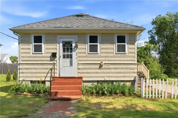 25 Oakdale Street, Warwick, RI 02888