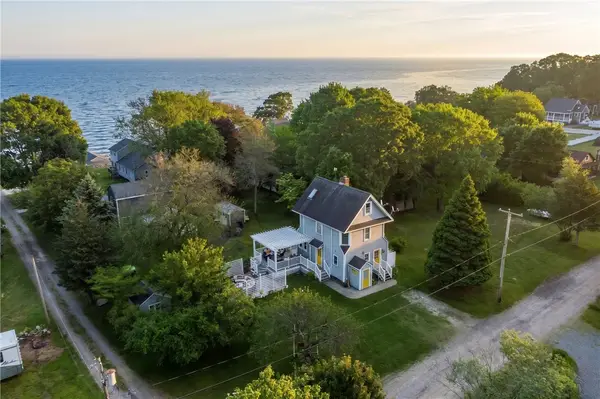 30 Madison Avenue, Portsmouth, RI 02872