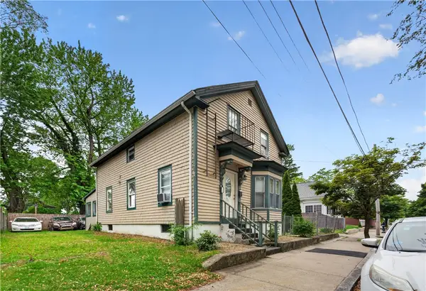 8 Arlington Avenue, Cranston, RI 02920