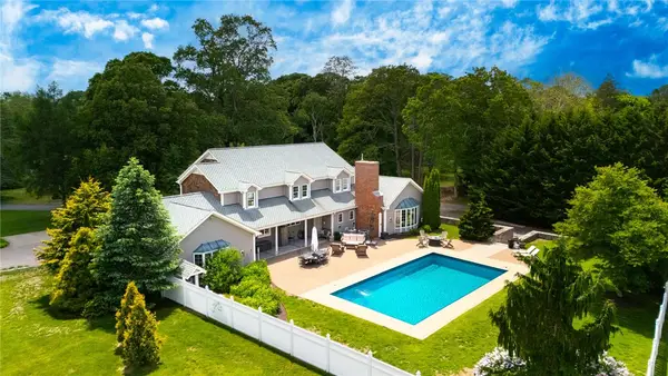 74 Oakwoods Drive, South Kingstown, RI 02879