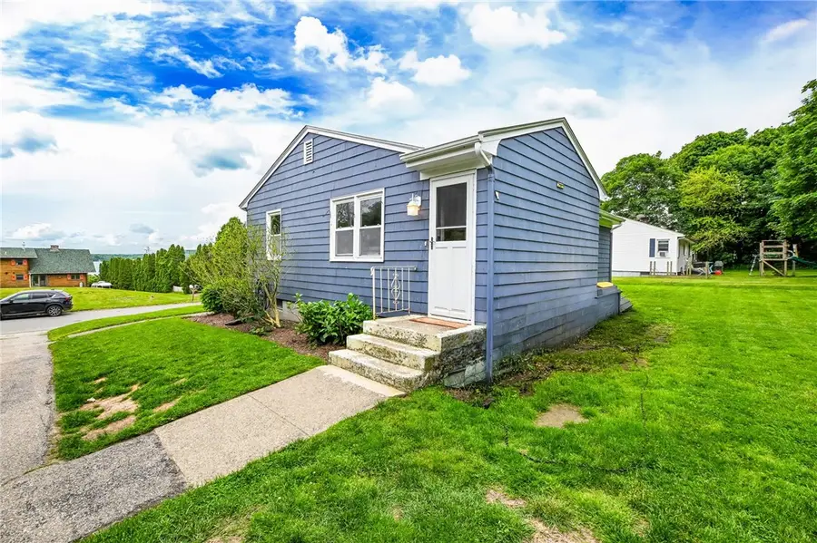 27 Alan Avenue, Portsmouth, RI 02871 - #3