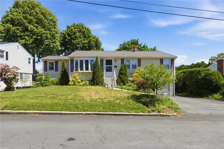 39 Salem Avenue, Cranston, RI 02920 - #2
