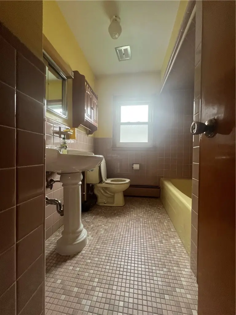 33 Bolton Ave Avenue, Providence, RI 02908 - #3