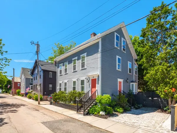 17 Willow Street, Newport, RI 02840