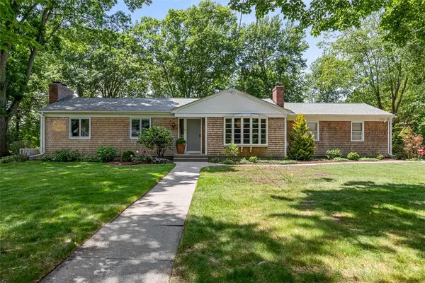 19 Preston Drive, Barrington, RI 02806