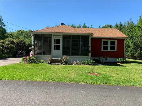 28 Old Reservoir Road, Cumberland, RI 02884