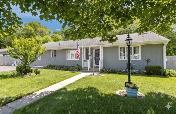 15 Hanley Lane, Warren, RI 02885