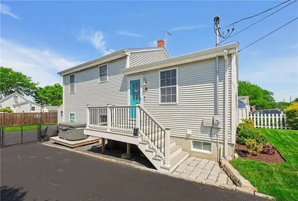 9 Doran Avenue, Bristol, RI 02809