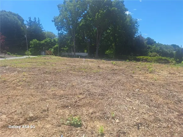 1 Kernwood Avenue, Johnston, RI 02919