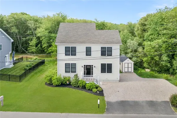 40 Lakeworth Avenue, Narragansett, RI 02882