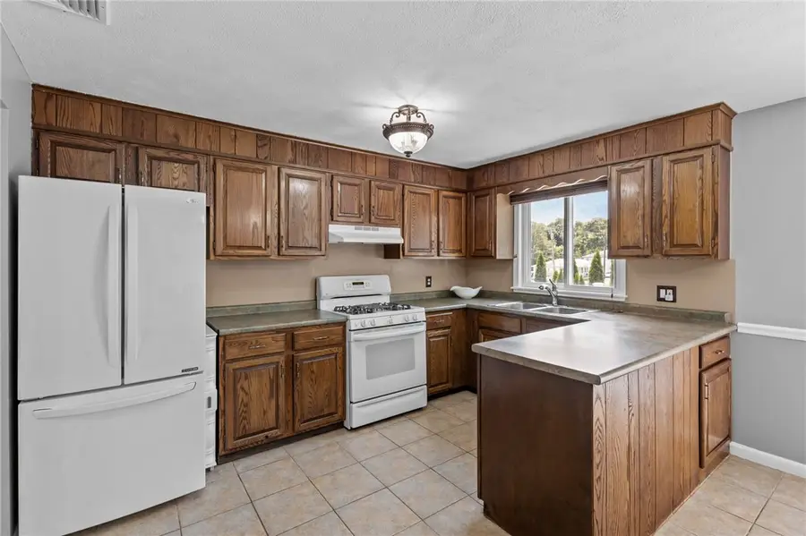 38 Bateman Avenue, Cranston, RI 02920 - #3