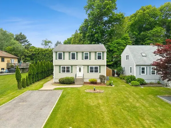 1 Wapping Drive, Bristol, RI 02809