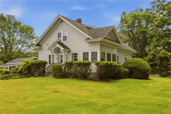 21 East Road, Tiverton, RI 02878