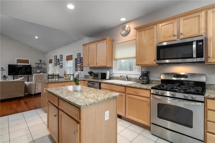 5 Hazelton Lane, South Kingstown, RI 02892 - #3